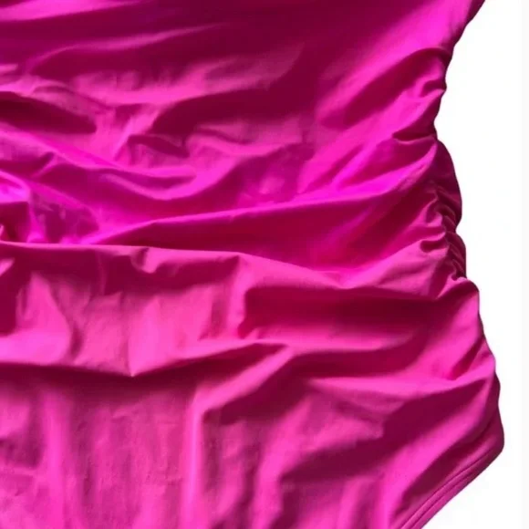 Victoria's Secret The Forever One-
Visit
Piece Swimsuit - Picture 4 of 6